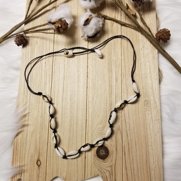 Super Cute and Beachy Shell Necklace in Black - Picture 5 of 9